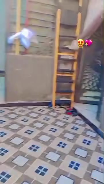 البيت طابو مامطلوب الاسكان كونكريت البيت خلفي  مسلح صارله سنه من انباء بلفداء بشارع ابو لبنان قرب صيدليه بدور علي والمساحه 100 ب80قفل والشراي  بي خير ويدلل ***********
