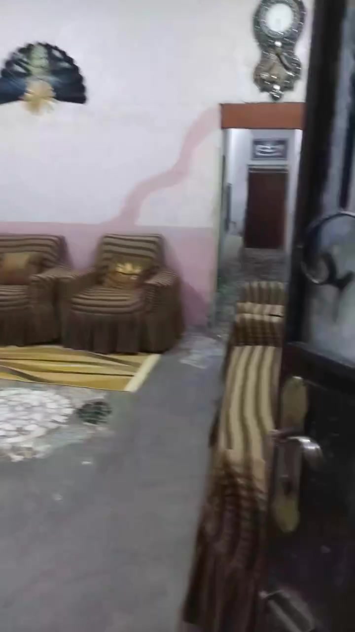 من رخصه صاحب الاكروب عندي بيت ابحي البساتين حي السلام مساحه 100 بناء كامل غرفتين او مطبخ اجبير اوصطح اجبير البيت غرفه منه امسوي كاشي بس الباقي ممسوي كاشي اونقص ستاره فقط البيت السكف ماله عالي او امسوي سقف ثانوي جديد مي كهرباء مجاري كامل عالي عن الفرع جوارين زينين  فرع الي مقابيل السوك مستعجل عله بيعه  البيت عارضه 50اوبي مجال لشراي يدلل ***********
