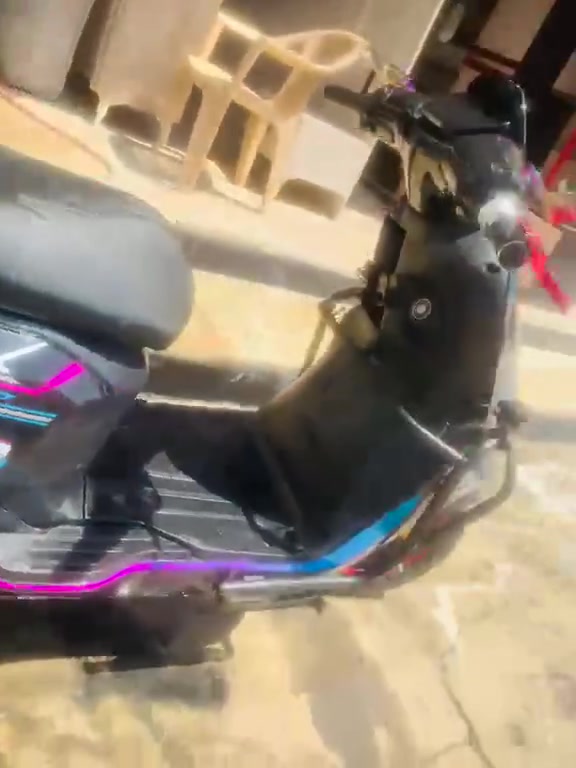 السلام عليكم شباب دراجه شحن MR كوري شكل رياضي تحتوي على 6
بطاريات اخو الجديد 
السعر 625 الف بيها مجال بصيط التواصل *********** العنوان موصل
