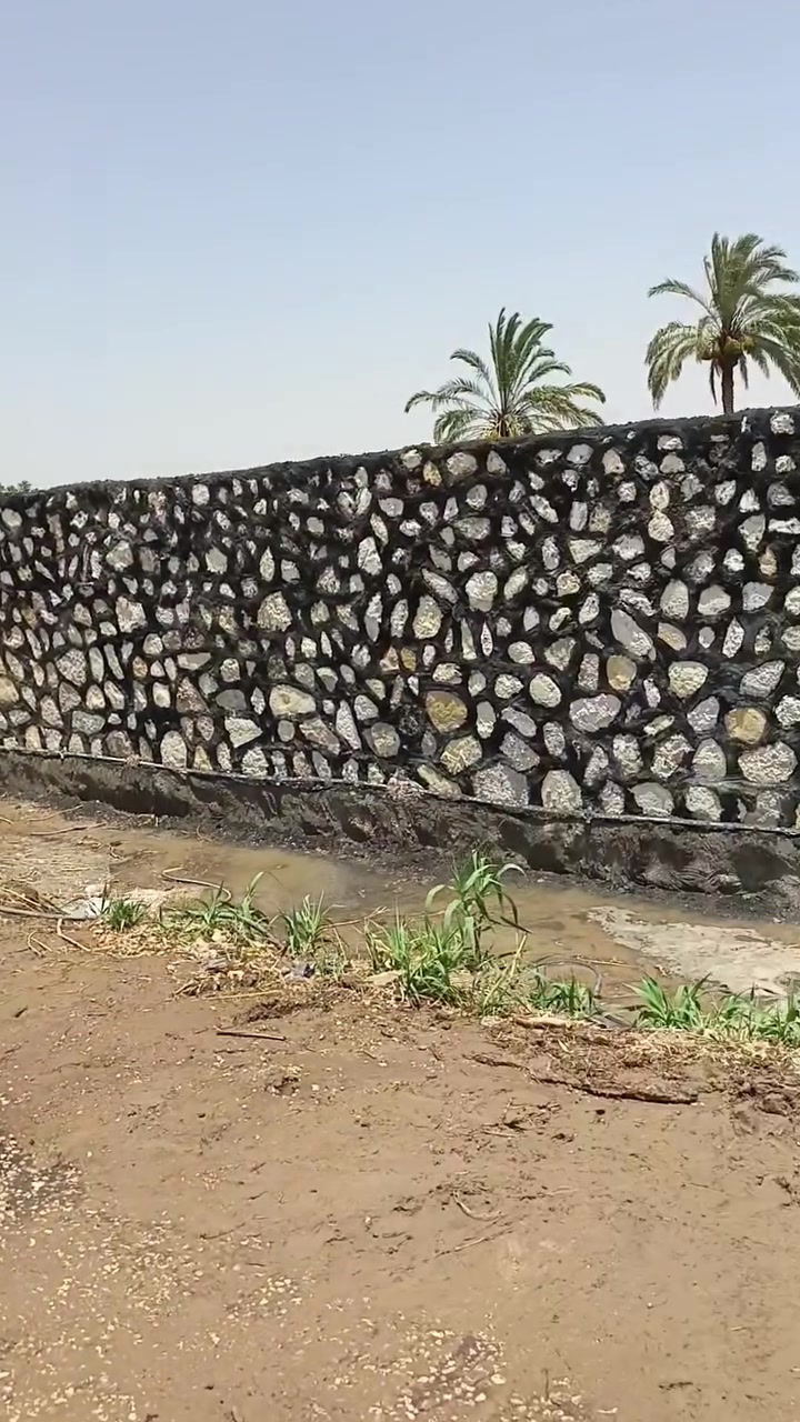 السلام عليكم شغل حجر بناء درجه اولى الشغل مخافه الله تطبيق بناء سياجات بناء بيوت اساسات اتصال ***********
