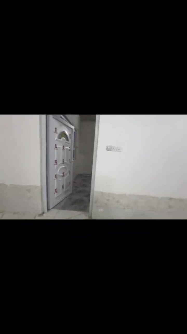 شقة طابق ثاني للايجار 🛑 🛑 🛑 🛑
في حي الشيماء 
مساحة 150 متر 👉 👉 👉 👉 👉 
بناء حديث فول سيراميك بورسلين 
تتكون من غرفتين نوم وهول واستقبال وصحيات ومطبخ وسطح 
السعر 250 الماء والكهرباء على صاحب الشقة 
موقع مميز قرب المدرسة الصينية 
للاتصال والاستفسار 
***********
***********

