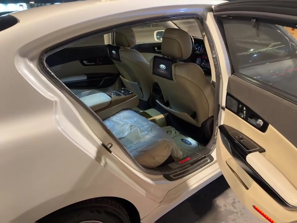 السلام عليكم كيه كوريس فئه الثانية مايحتاج اكول  مواصفات معروفه فول واحد على واحد vip 2014السعر 160 ماشيه k158 للستفسار ***********
