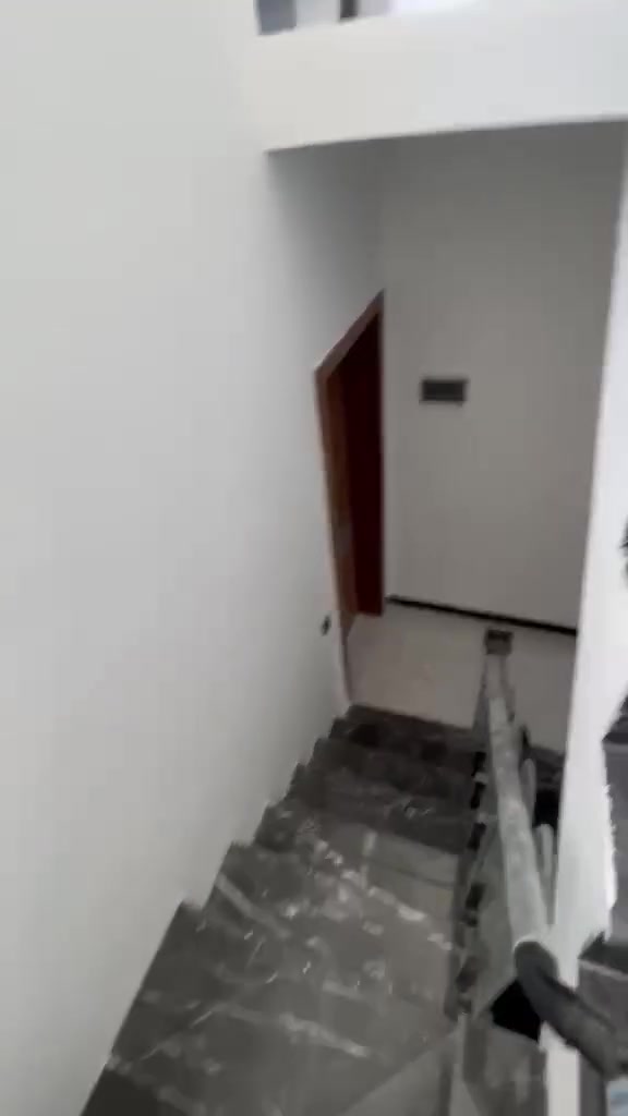 مشتمل للبيع مساحة 50 متر مكانه حي البساتين شارع شيخ منهل الفرع مقابل مجمع الحياة الطبي البيت جديد عارضي 120 وبي مجال ‭***********‬ رقم صاحب البيت
