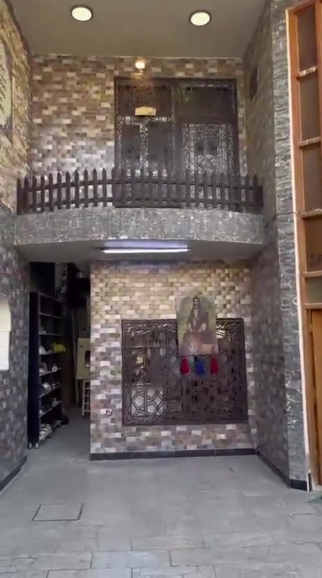 سلام عليكم بيت طابوصرف معروض للبيع اومراوس في مساحه اكبر مكان البيت بغداد البياع حي المواصلات مقابل مطعم كباب ابوعلي كلش حلو شارع نضيف جدن ستفسار *********** ابورسول
