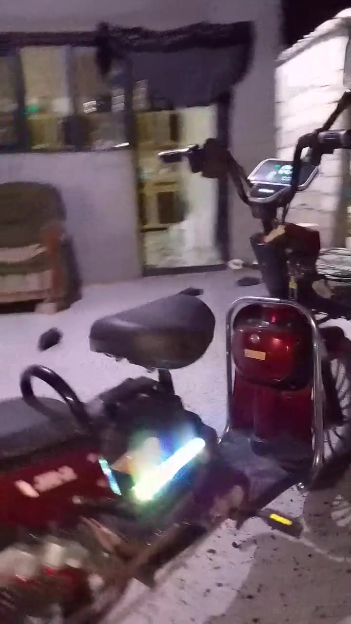 شباب السلام عليكم موجود دراجه شحن حجم 26.دراجه نضيفه حيل لون احمر كهربايات شخال شرط بطريات دجديد
زوج تايرات جديد 
السعر 225وبي مجال حك الجيه
 ***********وبي وتساب 
وال خاص مفتوح
شباب السلام عليكم موجود دراجه شحن حجم 26.دراجه نضيفه حيل لون احمر كهربايات شخال شرط بطريات دجديد
