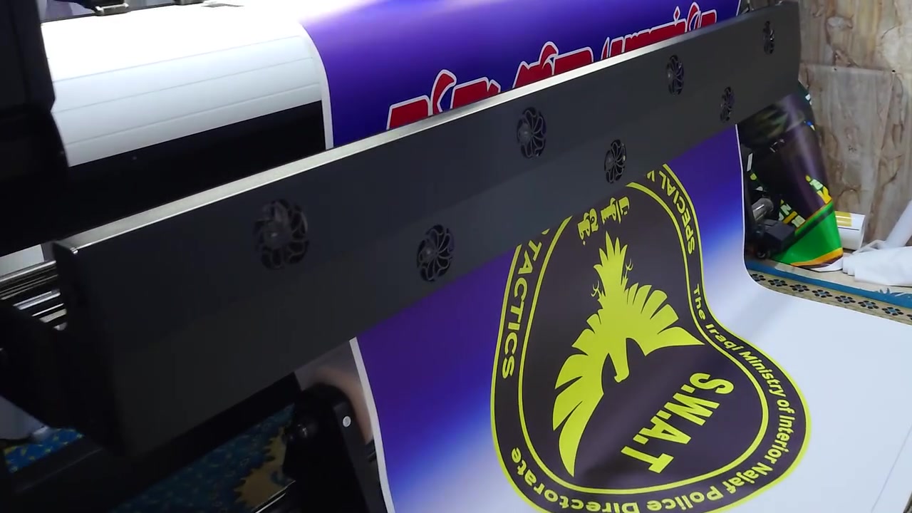 🔥 للبيع طابعة EPSON XP600 🔥
طابعة نظيفة وحالتها ممتازة جدًا 
Inkjet Printer – Eco Solvent
وبيها هيد ياباني المنشأ 🇯🇵

✨ مواصفاتها:
🔹 دقة طباعة عالية ومناسبة للشغل الناعم والتفاصيل الدقيقة مثل ما واضح بالصور
🔹 توصل دقة الطباعة إلى 8 Pass
🔹 عرض الطباعة يوصل إلى 190 سم 📏
🔹 منظومة تنظيف أوتوماتيكية
🔹 فاكيوم + هيتر لسطح الطباعة
🔹 فانات أمامية لتجفيف أفضل 🌬
هيد جديد تشده بايدك و كب هيد جديد مع ال لابتوب 
💰 سعر مناسب جدًا
🚚 يوجد توصيل

للاستفسار:
📞 ***********
