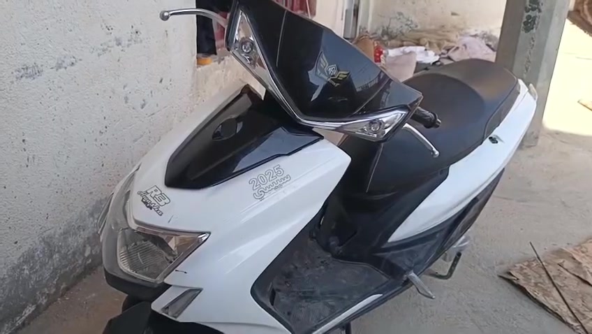 اسمه سكنس مديل ٢٥ السلام عليكم دراجه نظيفه ما مستعمله هواي بروما مفتوح بيها على وضع الش 14 من طلعناها من معرض استفسار على هذا الرقم والشراء بخير ***********
