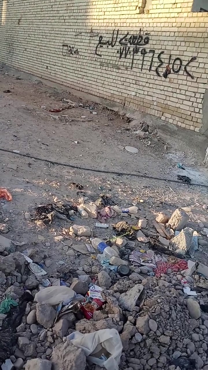 قطعة 200 متر على الشارع العام
في المربع الاول في خضراء الدسيم 
قريبة على المولد خدمات تبليط جديد
وهذا رقمي والشراي يتدلل 
***********
مامتواجد على الماسنجر
