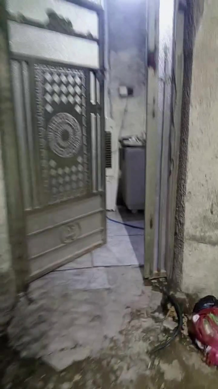 اسلام عليكم بيت 50 متر واجهه 4 اله ربع نزال 13 يحتوي على استقبال وصاله وحمام لاستكشافات ال 100 السعر 26  قريب عل تبليط ***********

