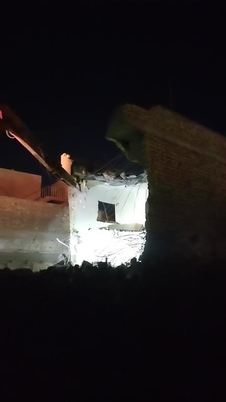 كادر جاهز لتفليش البيوت القديمة ورفع الأنقاض
وتسليم ارض جاهزة للبناء الحديث بأسعار مناسبة

***********
