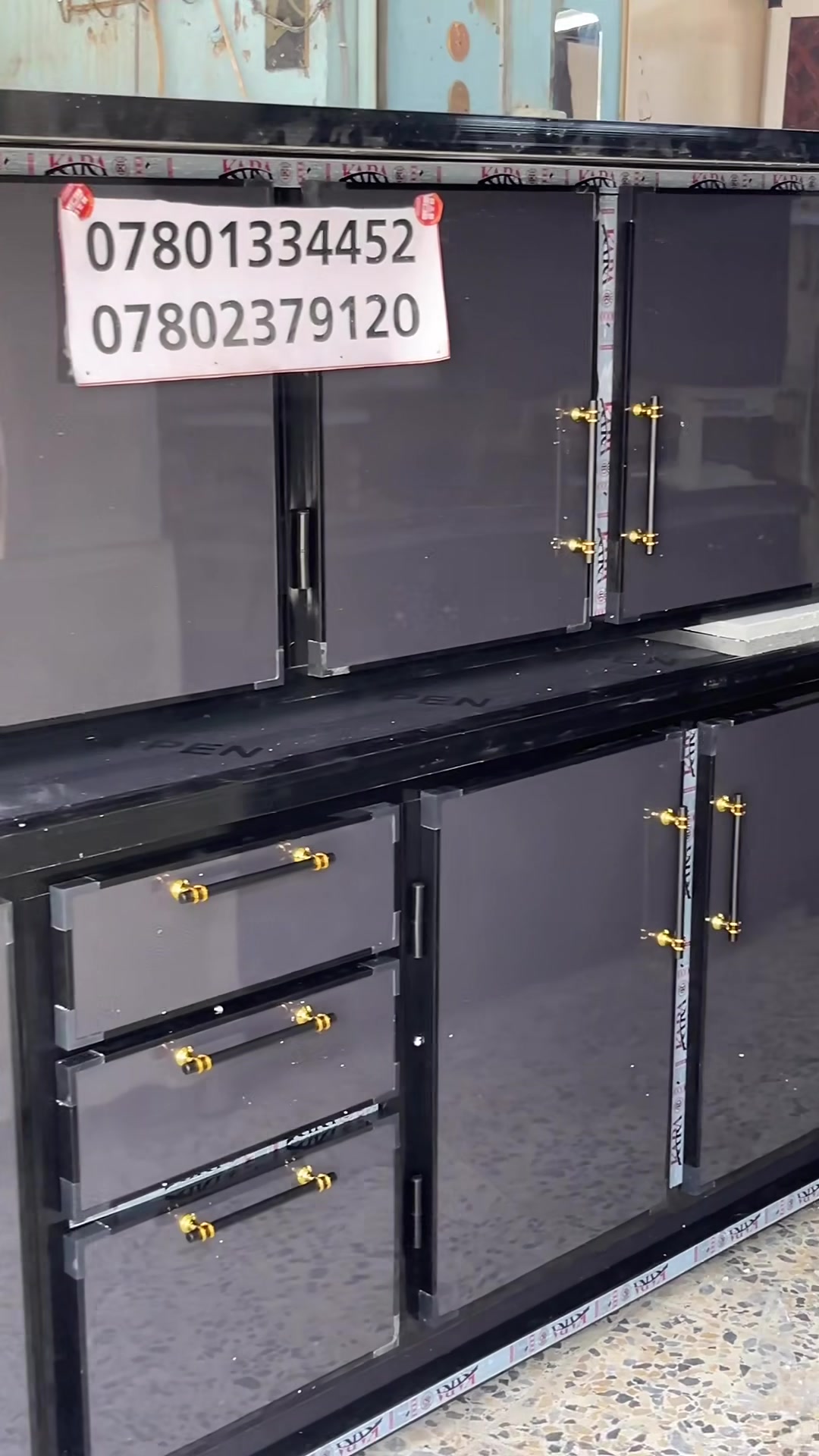 كاونترات حسب الطلب 
كاونتر قياس مترين ونص 
سنك مرمر قياس متر ونص 
0780237912”

نص مكتوب في الصور:
- ***********
- ***********