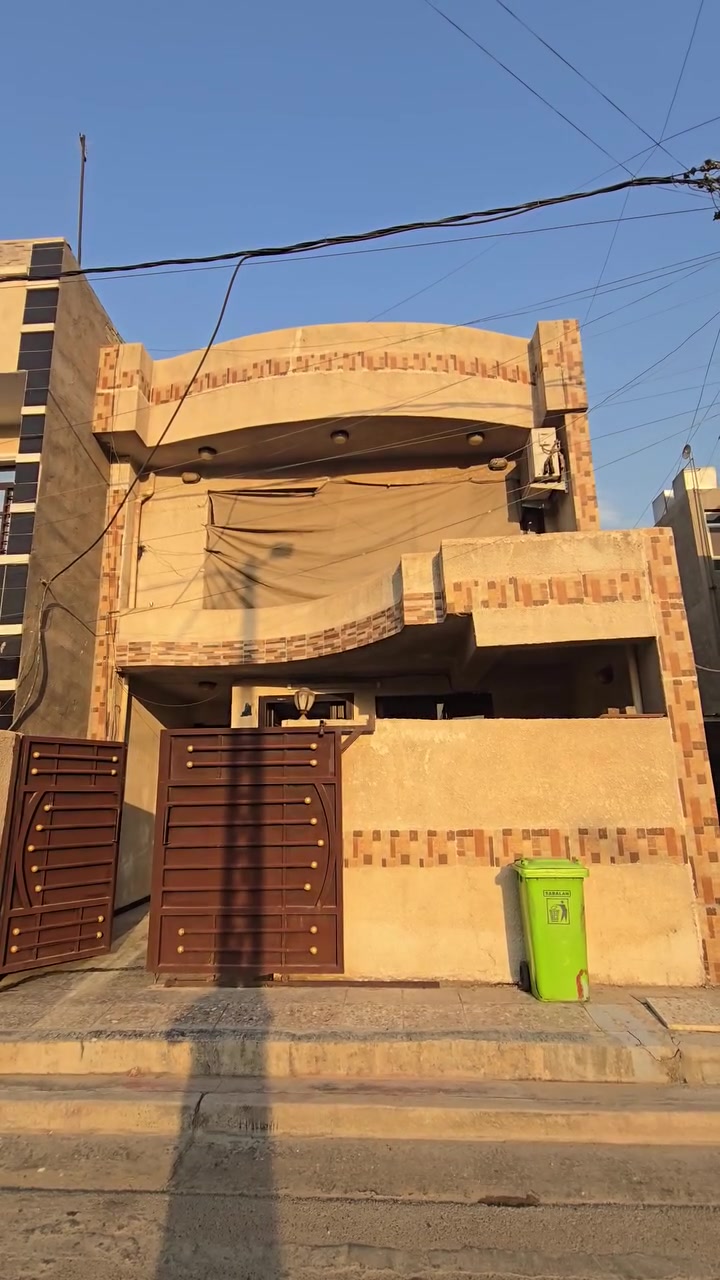 منزل للبيع بمساحة 125 متر مربع، بواجهة 6.25 متر. يتكون من 3 طوابق و3 غرف. 
يقع في حي الجامعة (المرسلات) قرب شارع 66،  للاستفسار الاتصال بالأرقام التالية 
: *********** أو. ***********
نستقبل عروضكم العقارية للبيع والإيجار! 🏡🔑 #منزل #عقارات #بغداد
