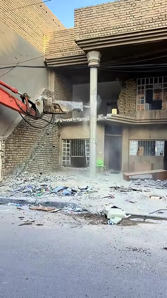 تفليش الدور والبنايات القديمة  بموادها يعني ما اخذ فلوس بس المواد ورفع الأنقاض وحدل وسبيس  في كافة أنحاء ديالى للتواصل : ‏‪ ***********
