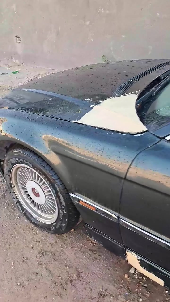 سلام عليكم كاسحه موديل ١٩٩٧ رقم صلاح الدين مشروع وطني بأسمي مكينه بيها صوت اجهل العطل ابيع مكينه عاطله سيارة بيها نقوصات بسيطه وهي.
تبريد عاطل ...

بطاين شوي بيهن تعبانات.

السنتر باب السايق عاطل البقية شغال

جامات وحده عكس السايق متشتغل اعتقد ماطور 

ماسحات جديده لكن وكفن اعتقد فيوز يعني شغله بسيطة كهربائية 

جامه البدي الخلفيه طبقة مكسورة كما مبينه بالصورة

والمعجون بالبنيد لان انعوجن زواياه وسويتهم وحادث جاملغ امامي عكس السياق ومصلح 

تواير جدد 

كير جديد 

حداديه زينه 

السيارة تفيد للتعمير 

والشراي يجي ويشوف بعينه 

مكانها على طريق نجف كربلاء قريب لمفرق الكفل على الشارع 

سعرها ( ٣٣ ورقة ) شرط المداور للعلم السيارة متروكه صارلها فتره لذا شوي وسخه من داخلها

للتواصل هذا رقمي وكذلك الماسنجر مفتوح

***********
***********

احلفكم بالحسين المو شراي لا يشلع كلبي يترك تعليق حلو مثل وجوهمكم الحلوة ويدعيلي بالرزق شاكر سعة صدوركم

 بسبب الوعود الكاذبة نعيد النشر  وتم تنزيل السعر
سلام عليكم كاسحه موديل ١٩٩٧ رقم صلاح الدين مشروع وطني بأسمي مكينه بيها صوت اجهل العطل ابيع مكينه عاطله سيارة بيها نقوصات بسيطه وهي.
