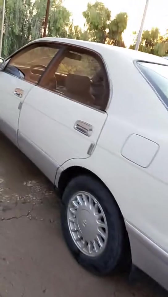 سلام عليكم سياره بطه للبيع موديل ٩٤ بسمي كير محرك مكفولات كهربايات شغاله كشنات كهربائي بس نقص تبريد رقم انبار سعر ٥٨وبيهة مجال مكان. يغداد رضوانيه شرقيه 
رقم لهاتف (***********)(***********)
