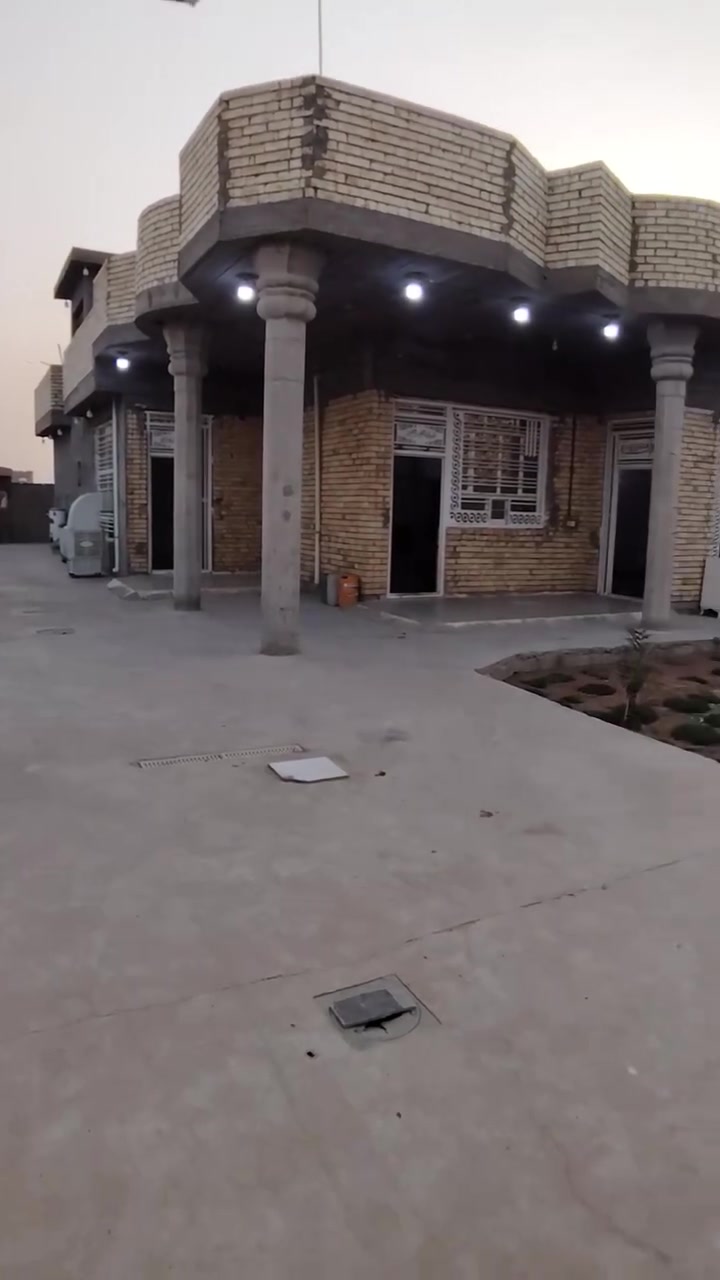 ⬅️ دار للبيع مساحة 1000 متر 🏠
المكان بغداد تقاطع النهروان قرية الخنساء 

تفاصيل البيت بناء حديث طابوك
يحتوي على غرفتين نوم و صالة واستقبال
 و مطبخ وحديقة جبيرة مثل ما وضح
خدمات ماء كهرباء تبليط مدارس منطقة متكاملة

سعر مناسب 95 مليون وبي مجال
مكتب بغداد للعقار ***********
