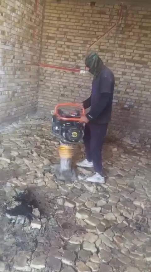 السلام عليكم كادر عمال تصعيد كافة مواد البناء على الضهر رمل طابوك تصعيد سيراميك اشتايكر كاشي فرمستون تكشير حيطان تفليش صب ابيوت تدخيل سبيس وحدل نقل اثاث البيت تصعيد اتراب السطح وحدل تشميع بتلو مساوه تطليع أنقاض قلع تراب قلع كاشي نعمل بنسب لأسعار شرط شغل درجه اولى خابرني وبخدمتك ‏‪***********‬‏ بية واتساب أي شي عندك خاص بلبناء خابرني أو راسني واتساب عملنا ليلا ونهارا
