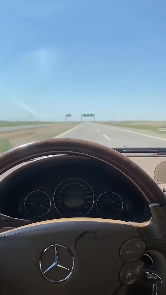 السلام عليكم للبيع مارسدس ادوات ادوات
كص قماره فقط  بدون حادث 
متوم رقم اربيل نكليزي  سنويه لل28
مارسدس 320 /cls .219w موديل 2008
مكينه 6V /3500مكينه وكير شرط بلجيس 
تخم تاير جديد صدر جديد 
سلايت 3طكات شغال  
مري شفط تحكم كهرباء 4بصمات 
كشنات كهرباء ستيرن كهرباء 
ويل رياضي M18 
تبريد بس غاز تدفئه شغاله 
مسجل شغال 8سماعات جوم 4شغال 
سياره حيل حلوه شكل رياضي شبابي 
للبيع او مراوس حسب القناعه 

#السعر 46 وبيها مجال 

مكان السيآره صلاح الدين بيجي 
رقمي ***********
