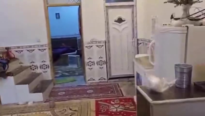 بيت ١٠٠ متر لبيع شارع خوله نقص شتايكر وواجهه السعر ٩٣ مليون قابل للتفاوض مراسله صفحه او اتصال ع رقم ***********
