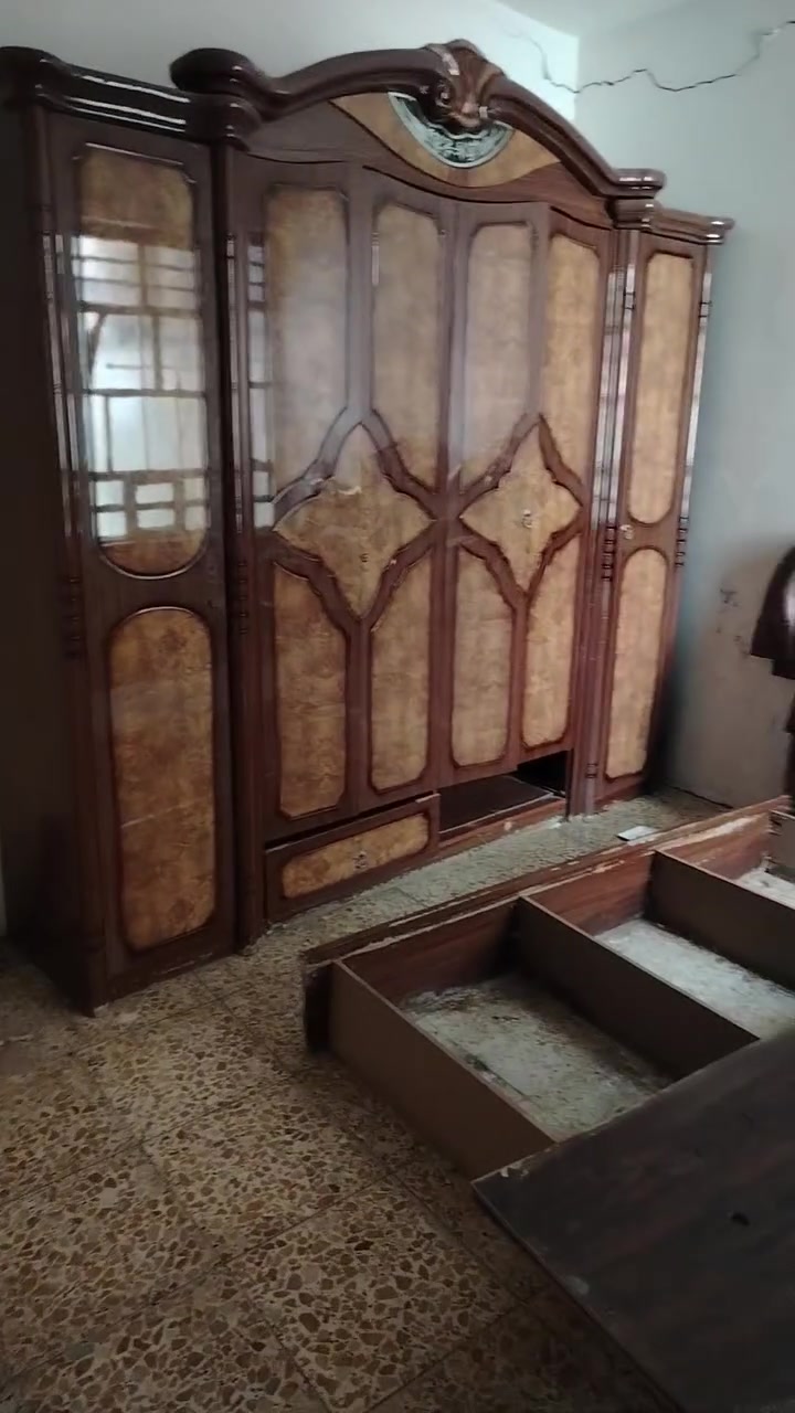 غرفة اخشاب ماليزي سعرهه ١٠٠ الف مكاني بغداد حي اور ***********
