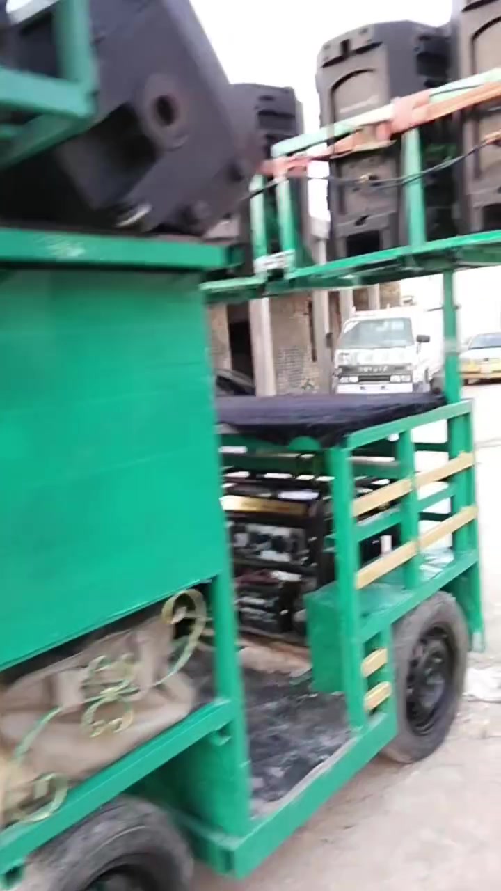 السلام عليكم 

عربانه  للبيع تحمل ٨ سماعات

السعر خاص او اتصال 
عنوان كوت 
***********
