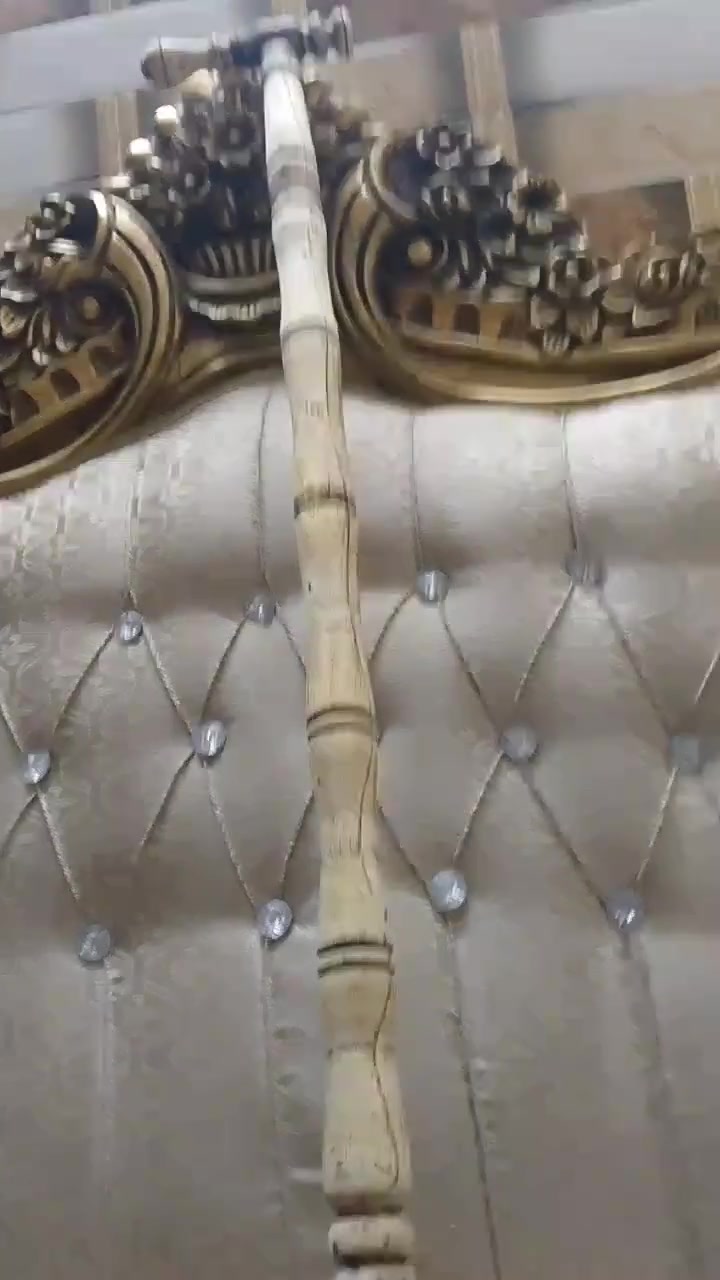 للبيع عوجيه خشب زان قديم
السعر 20 لف تصل واتساب ***********

