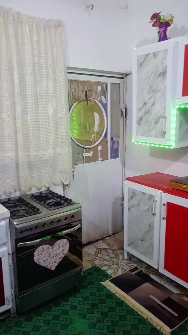 كاونتر مترين ونص للبيع نضيف جاهز سعر ٣٠٠ بي مجال *********** بصره حي الشرطة
