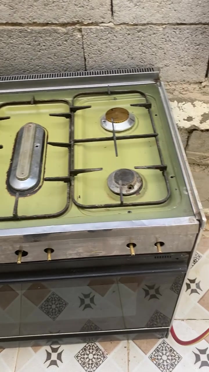 للبيع طباخ ***********
