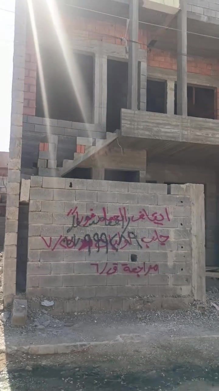 ( هيــــكل للبيــع طابو صرف)
مجاري كامل ولاش كامل 
 
المساحة...   150 متر  واجه 7 ونص وعمق 20 ..
العنوان .. واحد حزيران شارع النخيل خلف جي مول 
 طابقين معزول درج خارجي منطقة هادى جدا يحتوي على 
 طابق  الاول 
 غرفتين عدد2
 وهول 
 واستقبال 
 ومطبخ 
ومجموعة صحيات 
 طابق ثاني 
 غرفتين عدد2 
 وهول 
 واستقبال 
 ومطبخ 
 ومجموعة صحيات وبيتونه 
 السعر   125مليون وبي مجال بسيط 
***********...
