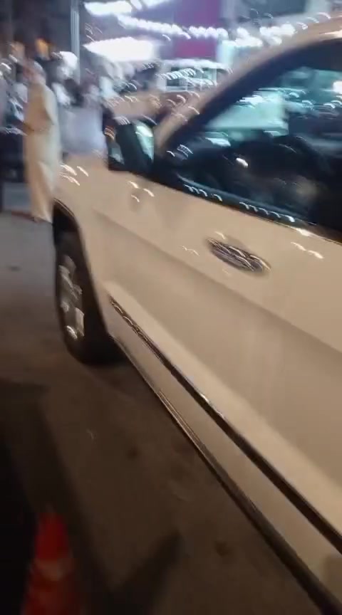 السلام عليكم
جيب كراند شيروكي لمتد فول مواصفات
اللون ابيض.  موديل / 12.  رقم بغداد بااسمي تحويل ثاني يوم
السياره حلوه كلش بيها طخه بالجاملغ الخلفي كد شبر اقل الشبر 
السعر. / 155
وبيها مجال للشراي 
الاتصال على هذا الرقم
***********
