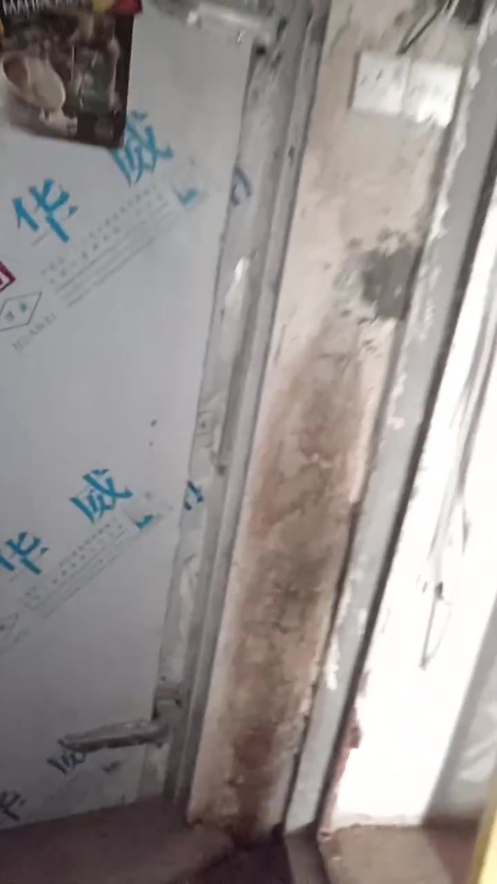 برادات تجميد عدد ٢ غرف كمبريسر ٧.٥طن الداخليه والخارجيه أخت الجديده للبيع الغرف تتسع ل٣٠طن لحوم ومصنعات وممكن تتوسع لان الكمبريسر ٧.٥طن بطحي بتزر ألماني عالي الجوده الموقع الانبار القائم شارع الكيال  قرب محلات قيس جديان الجاد بالشراء الاتصال على الرقم التالي ***********
