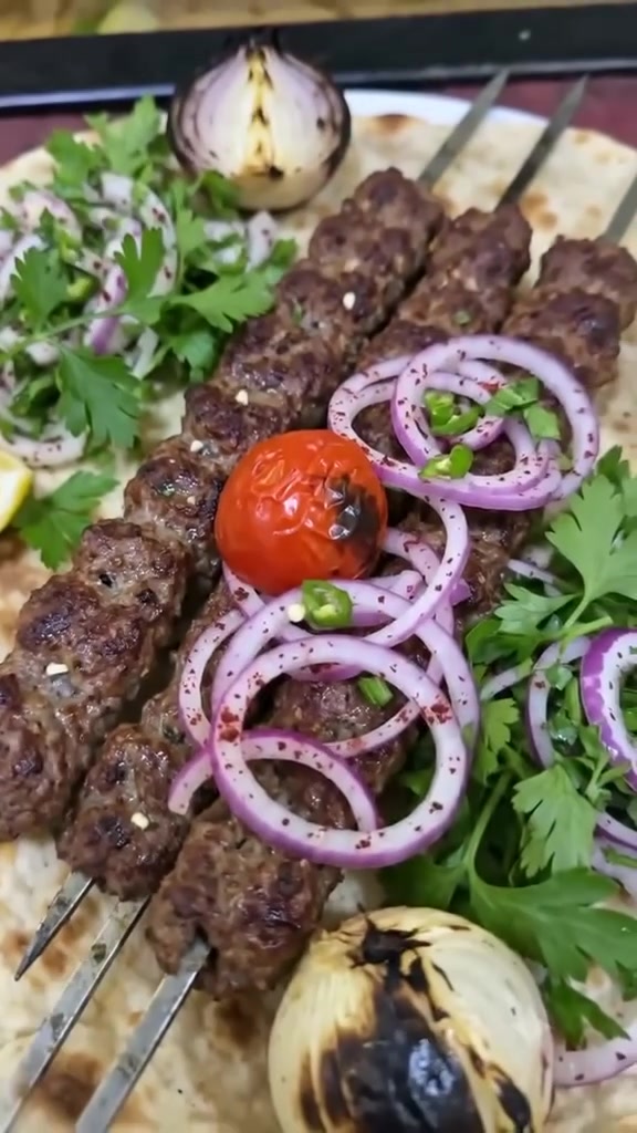 🍢 كيلو كباب (16 شيش)

​السعر: بـ 18 ألف بس!

​موجودين: من 7 الصبح للـ 10 بالليل.

​📲 الحجز (اتصال أو واتساب ):

***********
