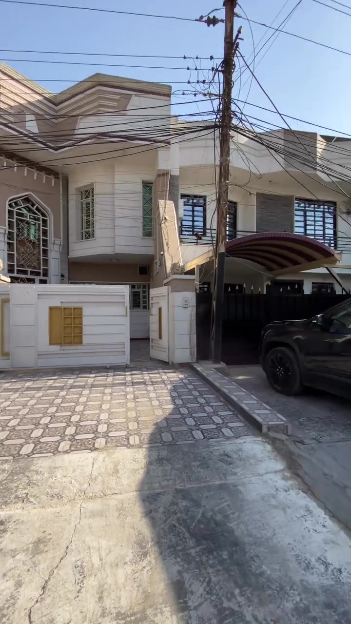 للأيجار في السيدية
بيت مساحه 160 متر واجهه 7 متر 

يرهم مؤثث ويرهم فارغ 

✅يرهم سكني ✅ويرهم تجاري گ معهد تدريسي او مقر شركة او غيرها من الامور التجارية الاخرى ..

✅يحتوي على : كراج سياره ومدخلين استقبال ومطبخ وهول حولي 
غرف نوم عدد 3 وتكدر تسويهن 4 
صحيات عدد 4 
مناور عدد 2 
الدار مؤثث بلكامل ومجهز بسبالت عدد 7 
مطبخ كامل وجاهز 
استقبال مؤثثه وجاهزه 
سخانات عدد 3 

الموقع : السيدية / الاقتصاديين / قرب جامع السيدية وحلويات الهلالي .. 

الايجار : مؤثث مليونين 
الايجار : فارغ مليون و750 
مع دفع مقدمه كم شهر 
علماً الايجار قابل للتفاوض شي بسيط 

للاستفسار اكثر *********** 
مكتب ايليا للعقار
