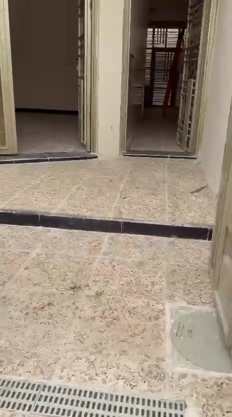 السلام عليكم دار للبيع مساحه 100 متر طابو زراعي سنه 25 بغداد حي دجله صف الفرات تحتوي المنطقه كافه الخدمات تفاصيل على هذا الرقم السعر 58
