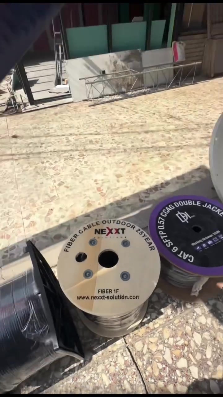 🔥 كابل فايبر NEXXT — كور واحد + ٣ سيمات تسليح 🔥

إذا تريد Drop Cable يعتمد عليه بالمشاريع والتنفيذ الخارجي…
فهذا الخيار حاضر يم نوكلنك 💪🟦

🚀 NEXXT Fiber Optic Cable
🔹 1 Core — كور واحد
🔹 3 Steel Reinforcement Wires — ٣ سيمات تسليح
🔹 فايبر G.657A2
🔹 رول 1000 متر
🔹 قطر الكيبل تقريباً 2.5mm
🔹 Water-Proof مقاوم للماء
🔹 Fire-Resistant مقاوم للحريق
🔹 مناسب لمشاريع الكيبل الضوئي والـ FTTH

📦 متوفر يم نوكلنك وبكميات
أسعار تنافسية للوكلاء ولليوزرية 🔥

📍 بغداد / الكرادة / شارع الصناعة / مجمع المياحي / مجاور شركة شرق الجزيرة

📲 واتساب أو اتصال: ***********

#نوكلنك #NocLink #NEXXT #FiberOptic #FiberCable #DropCable #FTTH #G657A2 #كابل_فايبر #كيبل_ضوئي #فايبر_بصري #كيبل_فايبر
