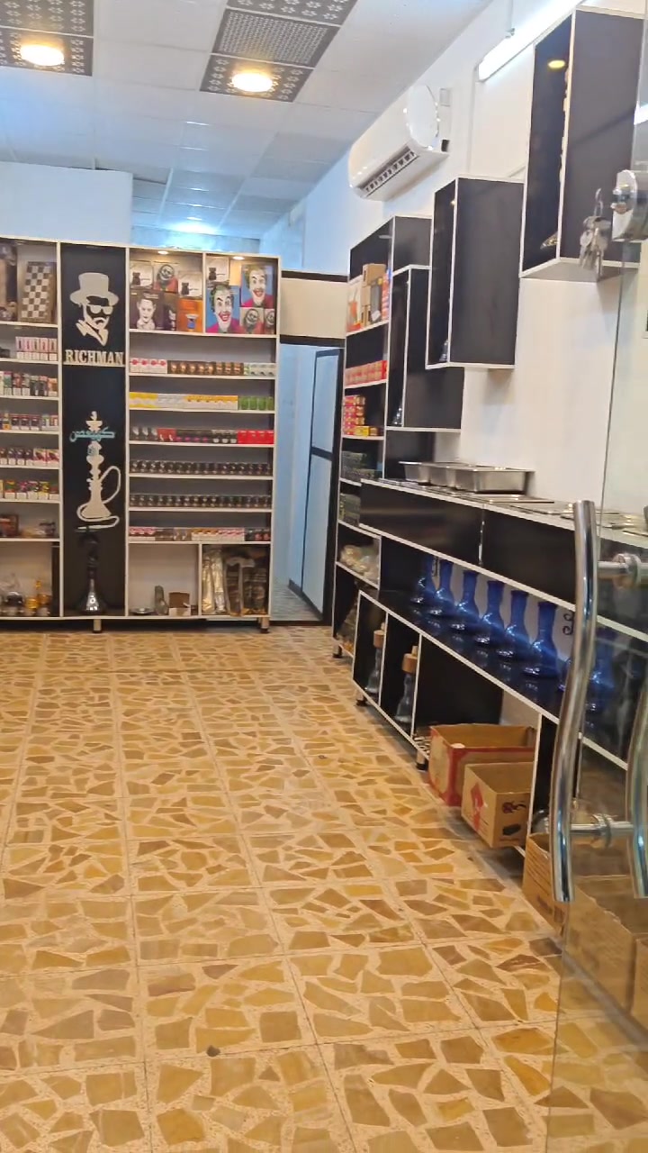 محل أراكيل كامل للبيع 
للاستفسار الاتصال ع الرقم 
***********
المحل وين موقعه بالضبط؟ شنو المحافظة/المنطقة وأقرب معلم حتى الزبون يعرف يوصل؟: 
الشعب منطقه السريدات 
شنو موجود ضمن البيع بالضبط: الرفوف والديكور والمكيفات والميزان والمخزون كله داخل بالسعر لو بس التجهيزات؟: 
الديكور والتجهيزات والمكيفات 
المحل شغال وجاهز للاستلام والعمل مباشرة لو يحتاج شوية ترتيب/إكمال نواقص؟: 
كامل 
شنو سبب البيع؟: 
عدم التفرغ 
كم السعر النهائي؟ وبي قابلية للتفاوض لو لا؟: 
قابل للتفاوض 