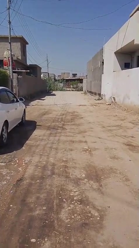 السلام عليكم يوجد لدينا دار سكن لبيع في حي الشرطة موقع جدا حلو ركن مساحة 300متربناء بلوك سقف مسلح البيت كامل مكمل بسعر مناسب من يرغب بلشراء الاتصال بي على الرقم التالي علما اني دلال ***********او.  ***********
