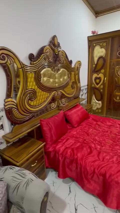 للبيع غرفه مستعمله شي قليل سعر ٧٥٠ أو بيه مجال بسيط مكانه الديوم  أكثر الاستفسار رقم الهاتف ***********
