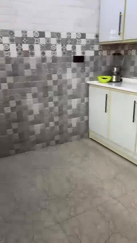 بسم الله الرحمان الرحيم .
للبيع بيت المساحة ١٥٠ متر ١٠ في ١٥ طابو زراعي سند  ٢٥  طابقين يحتوي علئ 6 سته غرف نوم اثنين جوة وأربعة فوك صالة ضيوف مطبخ  حولي خدمات بلأرضي وفوك  ومنور خدمات خارجية  فول مواصفات 
العنوان ديالي بعقوبه تقاطع القدس. مقابل المستشفئ الجديد 
( سعر 95 ) ***********
ابوسيف
