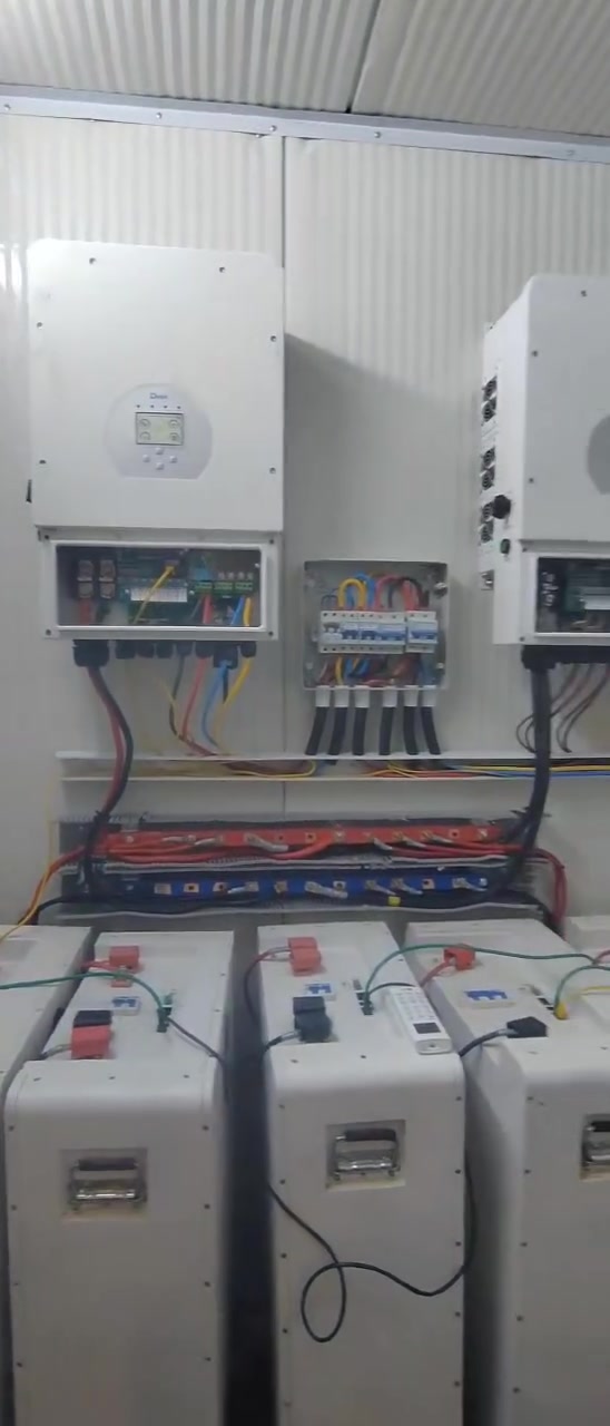 ☀️⚡ منظومة 75 أمبير 

منظومة متكاملة تضم انفيرترات Deye بقدرة 10kW، مع 5 بطاريات بسعة 16kWh للبطارية الواحدة🔋

🔋 إجمالي سعة التخزين: 80kWh
⚡ قدرة وتجهيز مناسب للأحمال الكبيرة
🛠️ تنفيذ وتركيب باحترافية

الواح تسلا للطاقة الشمسية
📍 بغداد – شارع الصناعة

📞 مهندس كرار: ***********
📞 مهندس نزار: ***********
📞 الواح تسلا: ***********
