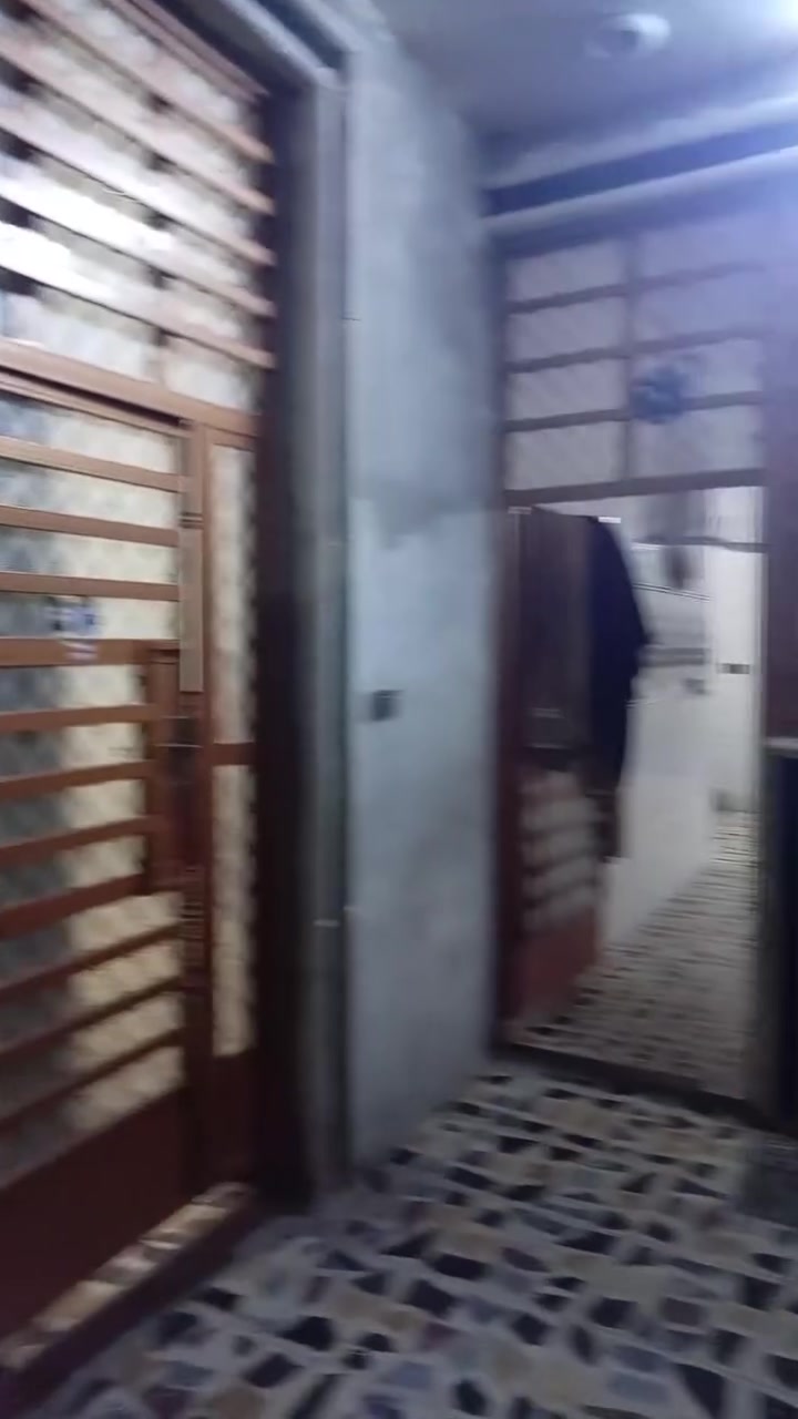 بيت البيع قرب مدرست المختار مساحه150 طابق ونص يحتوي عله ستقبال6x4  صاله8x5   غرف نوم3 ستفسار ***********
