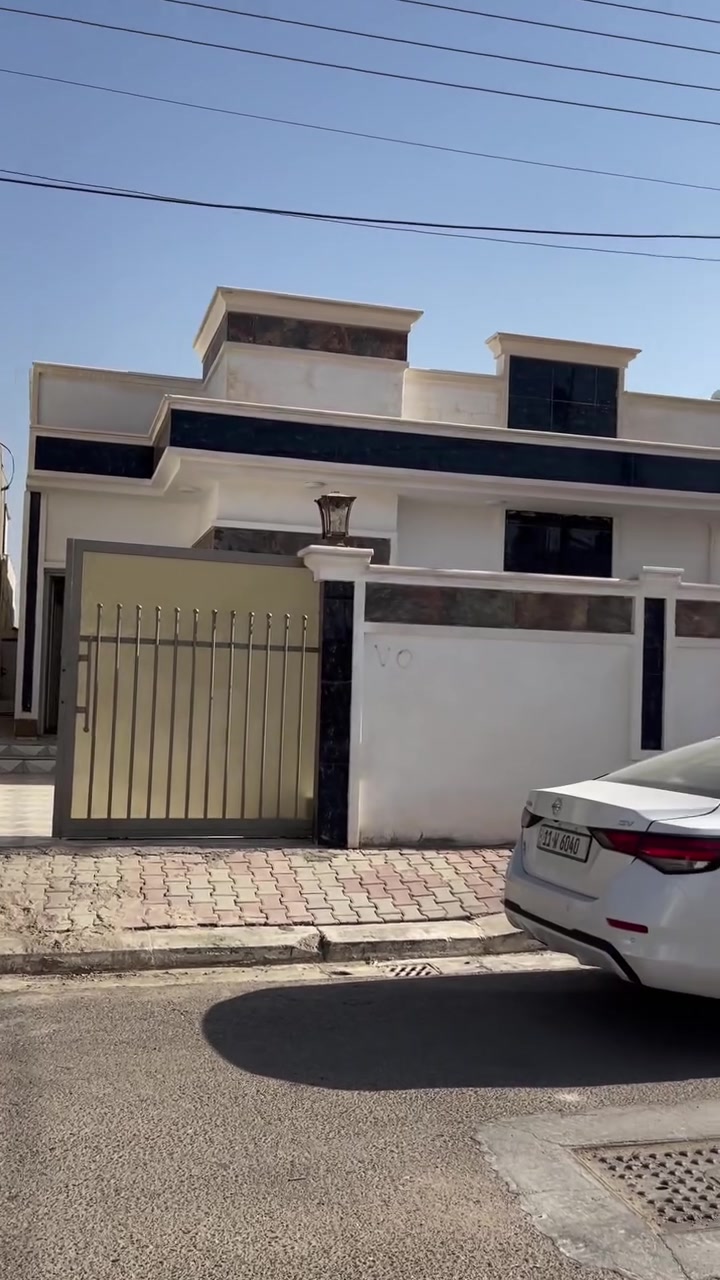 بيت للبيع بمقدمه ٣٠ والباقي اقساط ٦٦٠ بلشهر مجمع اليرموك شارع ١٠مساحه ٢٠٠ بصف الركن بيت طابق واحد غرفتين وصاله ومطبخ وستقبال وصحيات ومناور وحديقه وكراج سياره تستلم البيت كامل خلال شهر 
البيت مسحوب عليه قرض مصرف العقاري ١٢٥ مليون 
السعر الكلي ١٥٥ مليون  
مكتب كريم العبيدي 
***********
