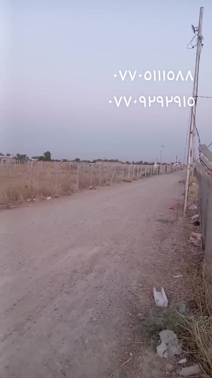 سلام عليكم قطعة أرض ٥٠٩ متر مسيج حي بدر خلف ملعب خماسي مسافة القطعة ركن ماء كهرباء موجود مكان الحديقة هم مصمم وبيه كرفان السعر ٣٤ مليون وبيه مجال للاستفسار *********** ***********
