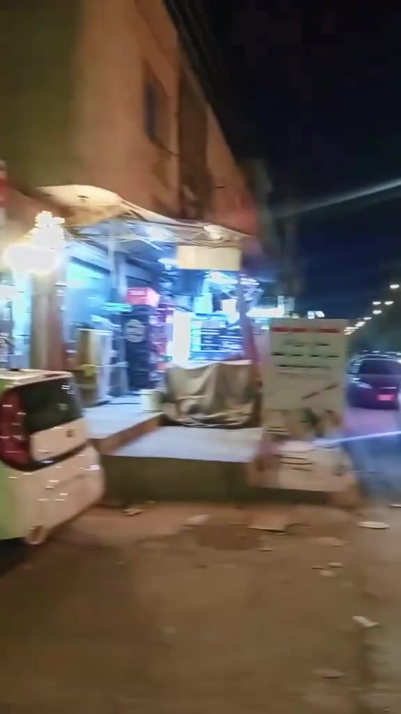 #دار_للبيــــــع طابوا صرف  بيت قديم  صالح للسكن يحتوي على مشتملات اثنين 
في حي الامير - خلف مستشفى الجمهوري اول فرع مقابل كلية الطب  مجاور اسواق عمار 
موقع جيد #خدمات_كامله
_________________________
المساحه:- 180 متر #طابو_صرف⭕️
_________________________
لـــلاســــتـــفـــســـار ع السعر 
الاتـــصـــال عـــلـــى 
 🔻🔻
*********** 
_________________________

