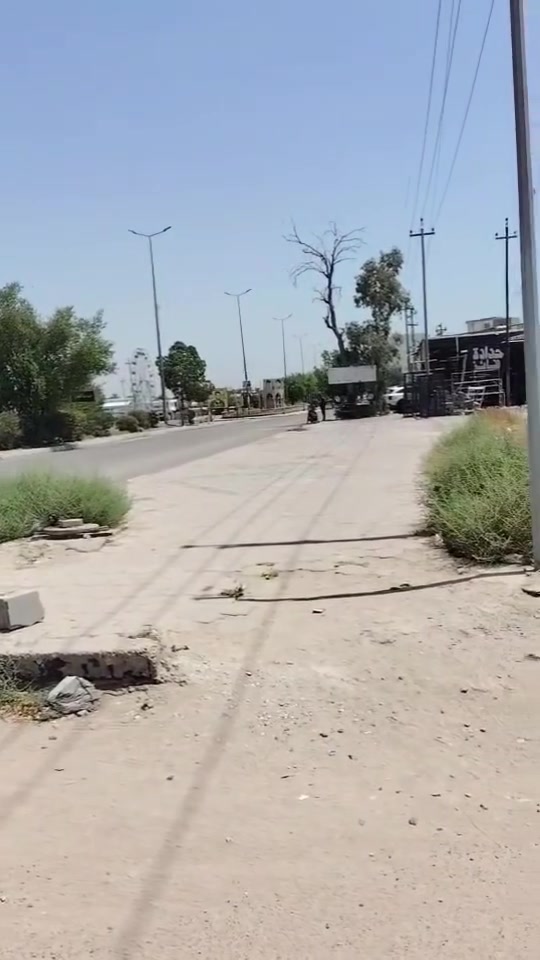 السلام عليكم دار للبيع منطقه البستان مساحته 250 متر يحتوي على غرفتين وصاله واستقبال ومطبخ ***********
