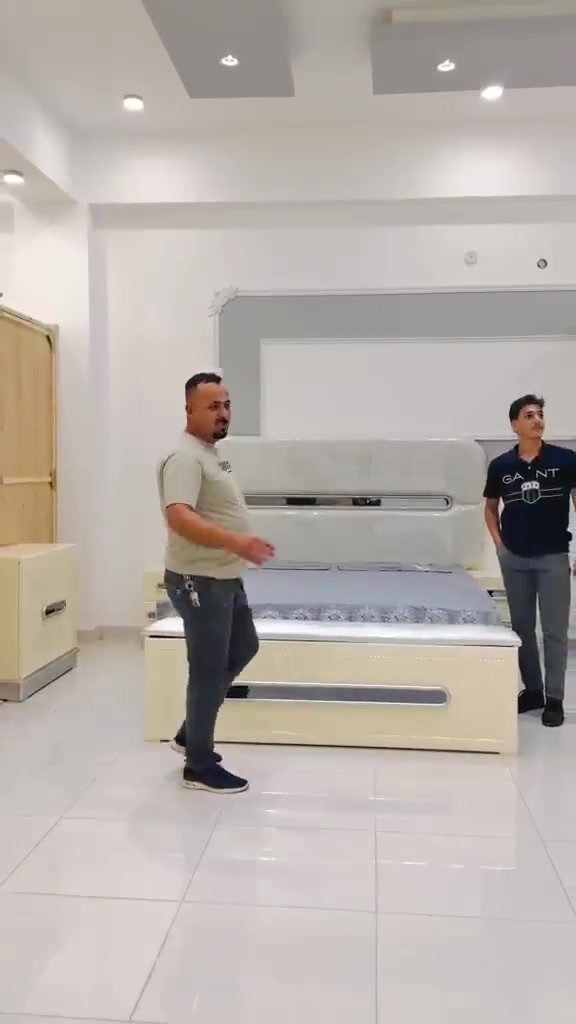 موديل  دمشق 

شكل جديد 

السعر  ٣ ملاين و٣٥٠  الف

ضمن وجبه الدرجه الاولى 

نجاره عراقيه من انتاج شركه الملكه اللاثاث ومفروشات 

تصميم تركي  مودرن 

الكنتور ٦ باب ملحق 

داخل صاج طبيعي ٤ ملم

وجه١٣  ملم cnc

الارضيه بلوك صاج 

ظهر جرجوبه شد براغي  سنديان 

نرماده شريطه 

عرض الكنتور ٣٣٠ سم 

ارتفاع ٢٦٠ سم 

زاويه ملابس ملحق بارتفاع الكنتور عرض ١٢٠ سمً

الكنتور وزاويه ملابس ضلع واحد ٤٥٠ سم

جربايه تصميم تركي كومديات مفصوله 

لكشن ٦ ارجل بلاويد اسود 

كل مجرات هذا موديل سلايت سكك حديد 

ميز مرايا دبل باب و٤ مجرات 

جزامه دبل باب و ٤ مجرات 

مجرات تحفير داخل خشب 

خدمه نقل وشد مجانا الى جميع محافظات 

العنوان الانبار الرمادي زنكورهً مقابيل محطه الهدى مجاور لمركز الشرطة زنكورهً 

للحجز والاستفسار 

***********

***********
