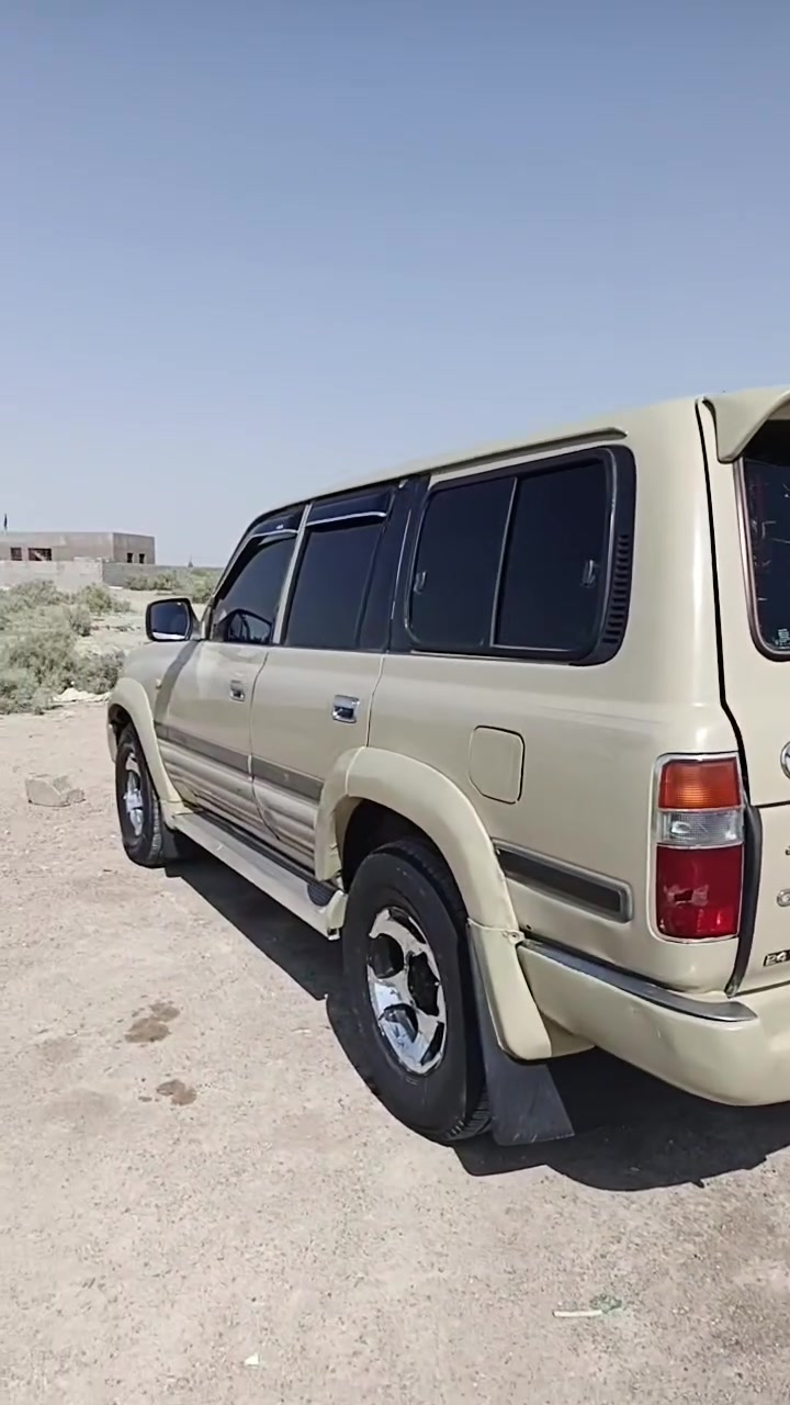 سلام عليكم لاند كروزر 94 مكينه كير كسن فيفيتي وتماتيك رقم مميز تحويل بي محافظة مكان كوت مركز المدينه *********** سعر 55 وبيه مجال للشراي
