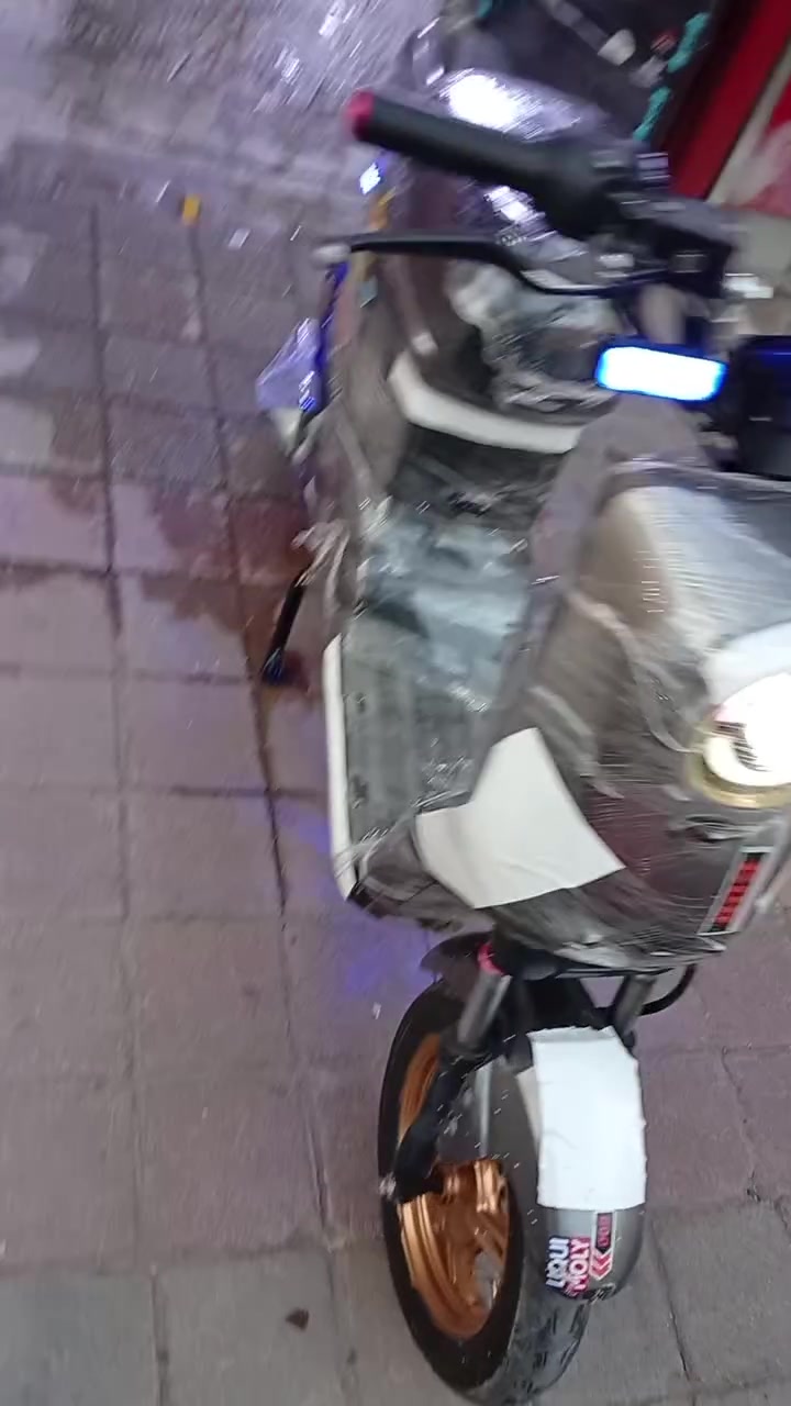 سلام عليكم ورحمة الله وبركاتة ❤ 
باسكل شحن شركه الماسه  💎  نوعيه R900 نضافه خير من الله كدامكم موضح بل صوره بطاريات عدد 5 بيهن ضعضعه خفيفه بس يقرن 10وفوك  سعر 300 وبي مجال حك الجيه 
العنوان /الرمادي الجمعيه 
لاستفسار /***********
