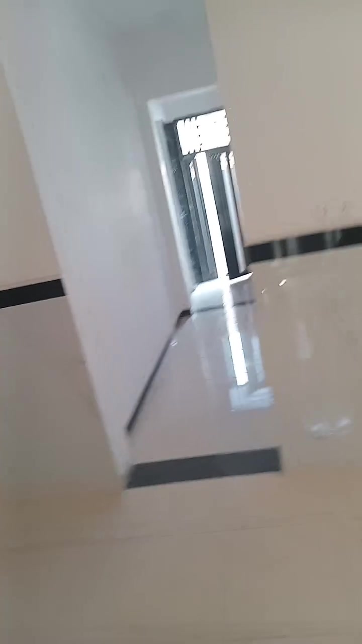 بيت للبيع ٢٠٠م تقاطع النهروان قريه ٨ قريب من التقاطع ٣٠٠م طابو زراعي سند٢٥ بناء طابوك درجة أولى بيت جديد بعد مامسكون ٣غرف نوم صاله استقبال مطبخ صحيات كول الخدمات موجوده مي مستمر سحب وطني تبليط ***********
