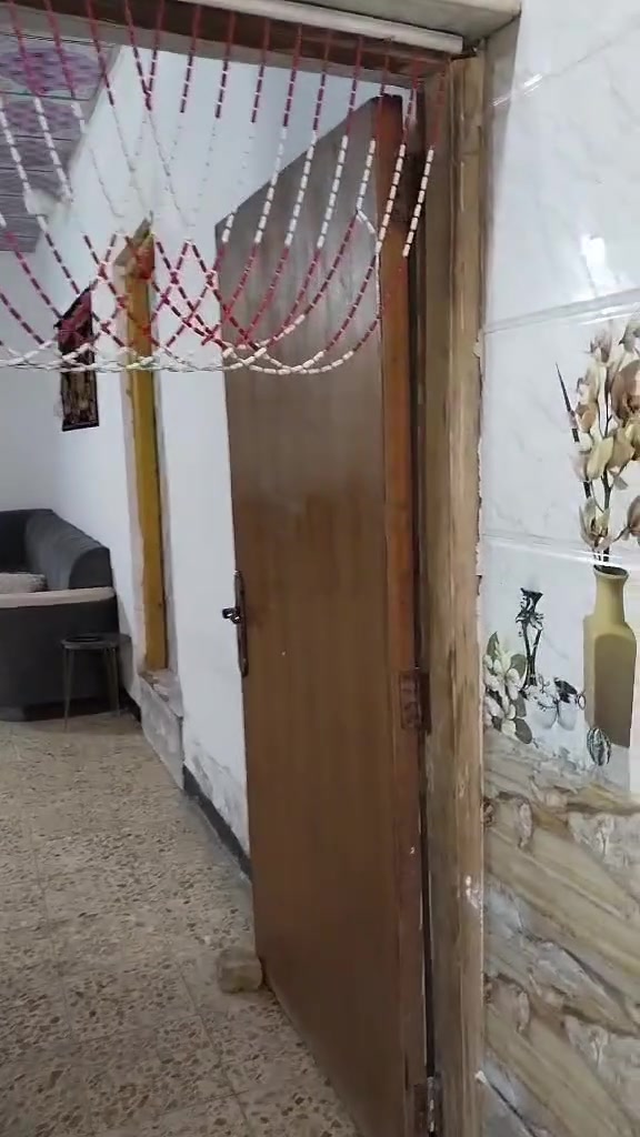 السلام عليكم بيت 150 متر  بـ شارع المعمل البراكيه قرب جأمع الـ شبل  متكون من غرفه وصاله
ومطبخ وستقبال  ومكشوفه  وحمامات 
دأخليه وخأرجيه وطأرمه السعر خأاااااص 
الرقم  :  ***********  يوجد اتصال واتساب وعلخط  ٠
السلام عليكم بيت 150 متر  بـ شارع المعمل البراكيه قرب جأمع الـ شبل  متكون من غرفه وصاله

